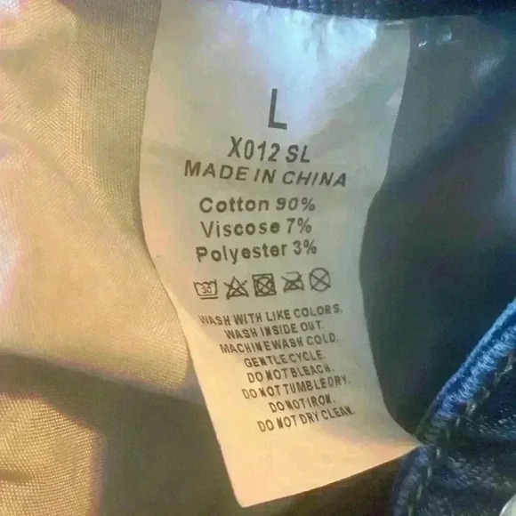 Women’s NEW SHEIN distressed shorts size large - Picture 3 of 3